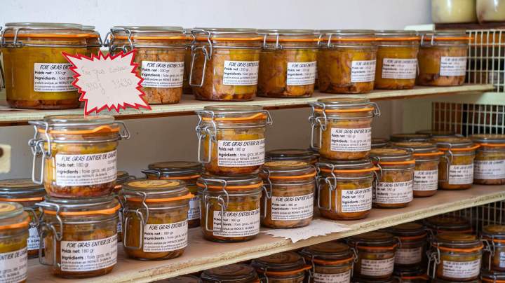 Divers produits locaux disponibles dans notre boutique à la ferme ainsi que sur les marchés de Mézières-en-Brenne et ailleurs.